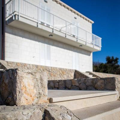 12924419 848167288643546 5683894690222124545 N